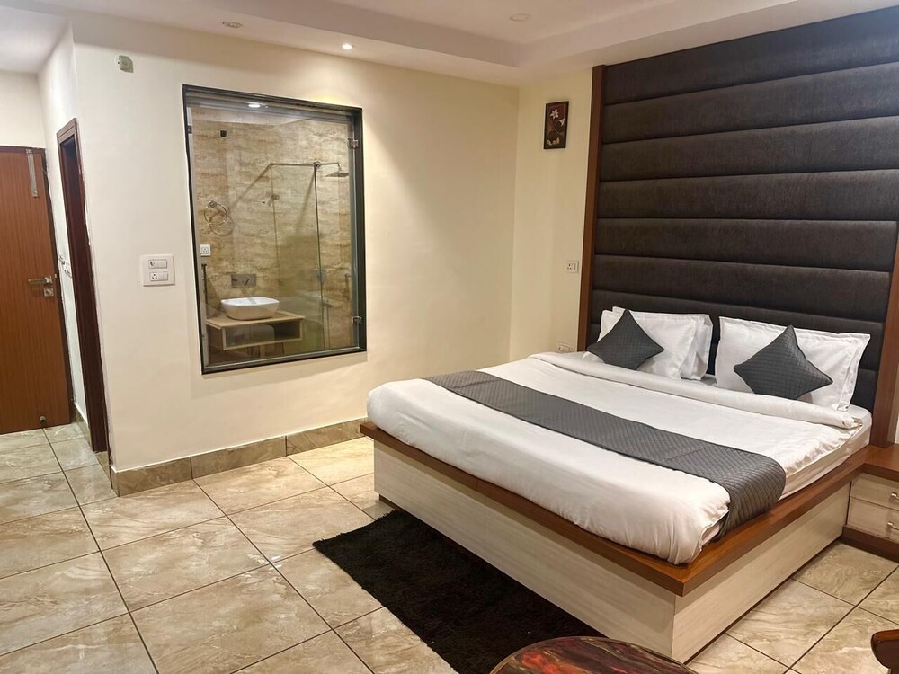 Deluxe Room - Photo 6