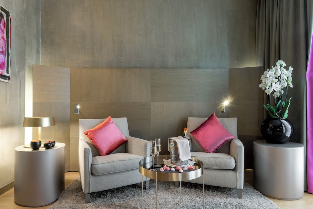 Presidential Suite thumbnail 6