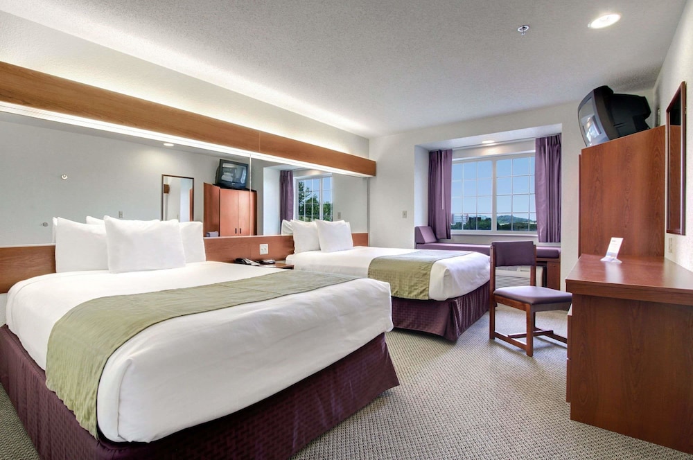 Room - Photo 1