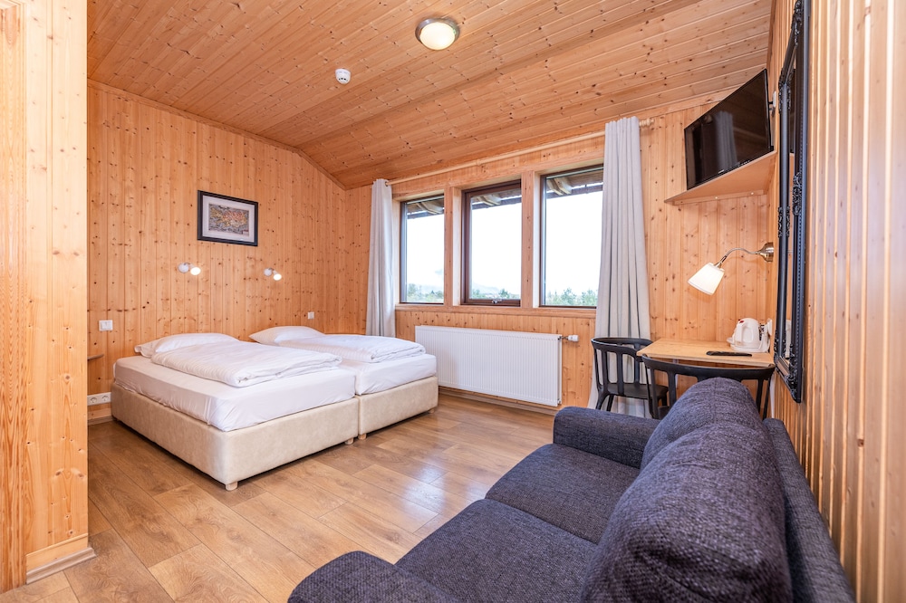 Double Room, 2 Twin Beds, Private Bathroom photo 2