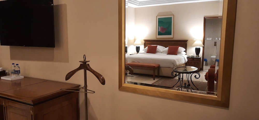 Suite - Photo 3