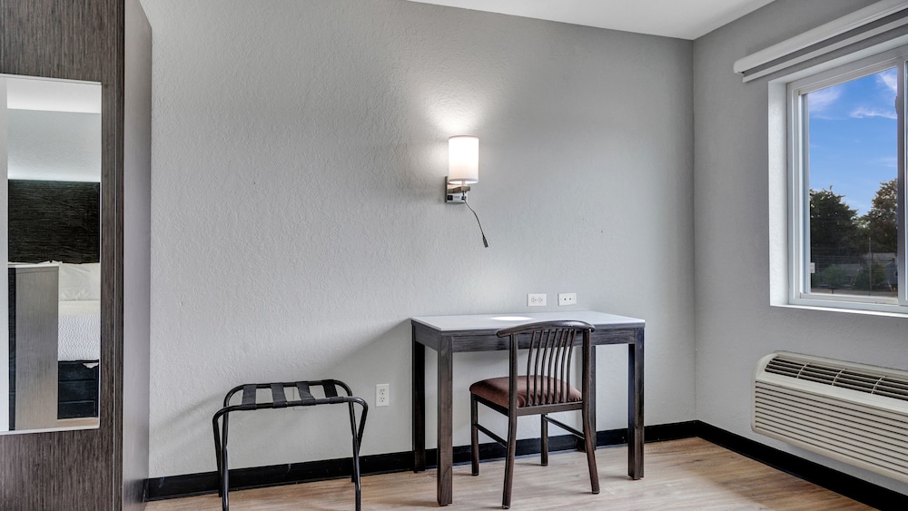 Junior Suite, Non Smoking (2 King Beds) - Photo 2