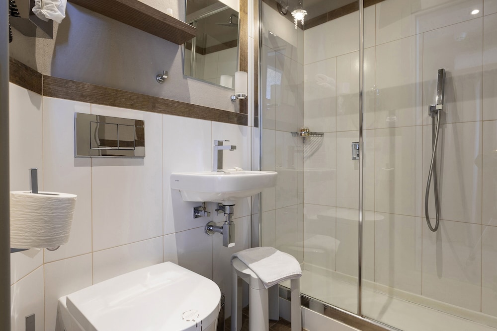 Deluxe Double Room, Lake View - Photo 17