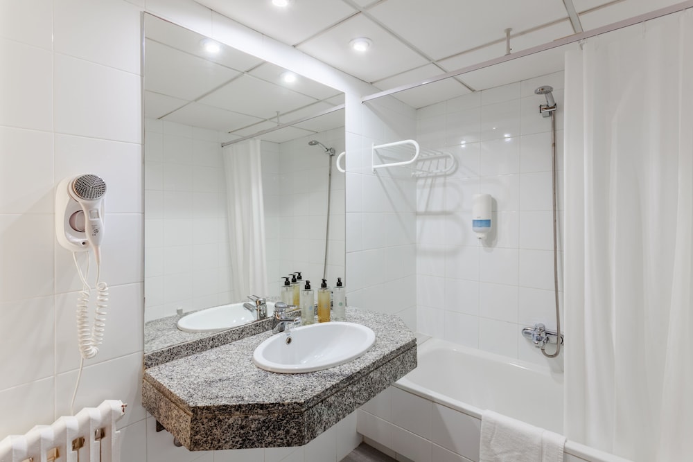 Standard Double or Twin Room photo 3