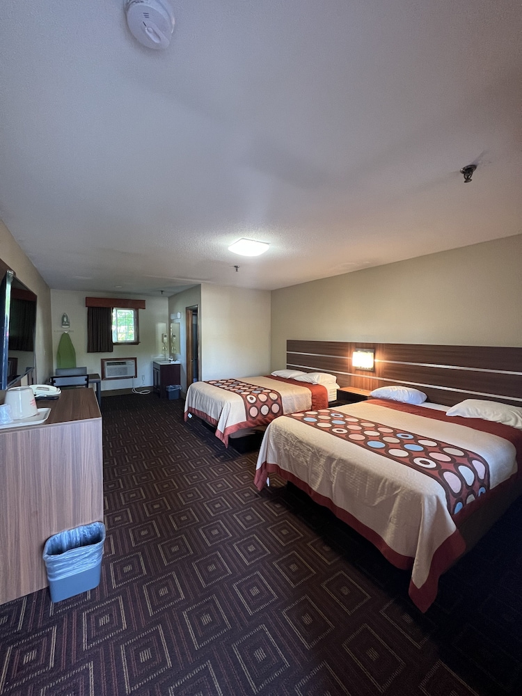 Standard Room, 2 Queen Beds, Non Smoking photo 2