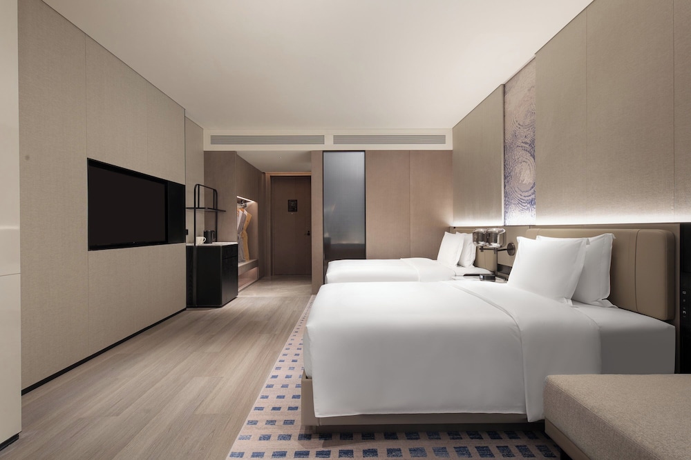 Standard Room, 2 Double Beds (High Floor)