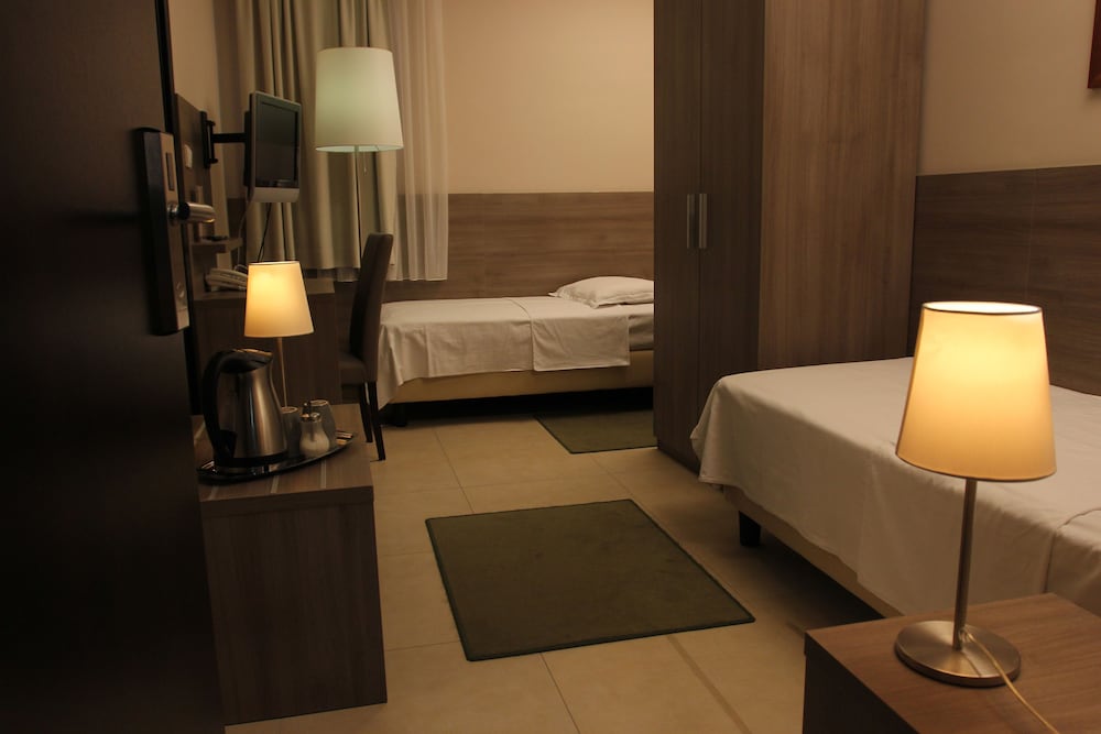 Twin Room, 2 Twin Beds - Photo 1