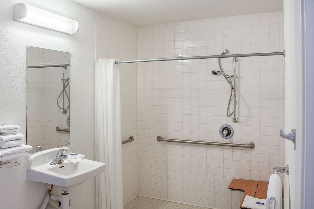 Deluxe Room, 2 Double Beds, Refrigerator photo 2