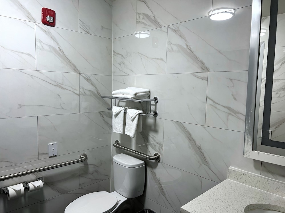 Lotus BLU Inn & Suites, Foto 12