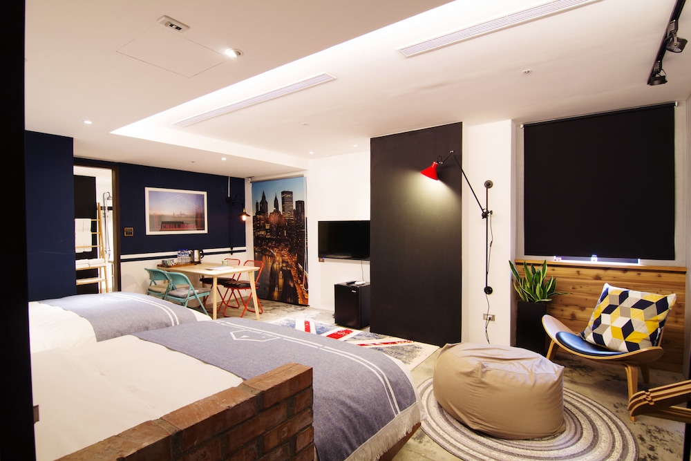 Grand Quadruple Room, 2 Double Beds photo 2