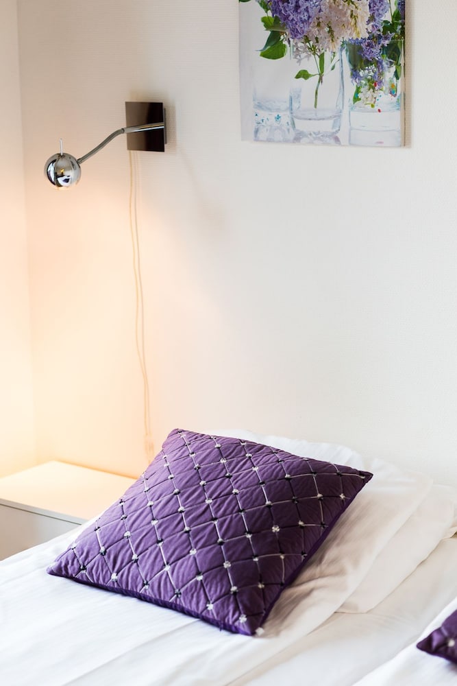Small Double Room (150 cm double bed) photo 3