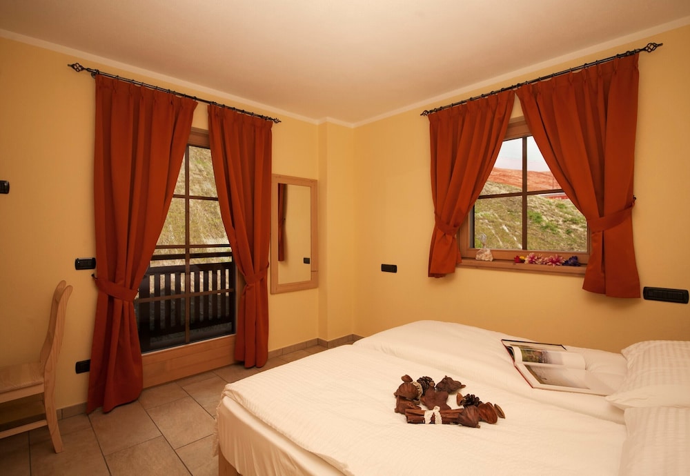 Family Apartment, Multiple Bedrooms, Mountainside (Sponda Ski in- Ski out 50m)
