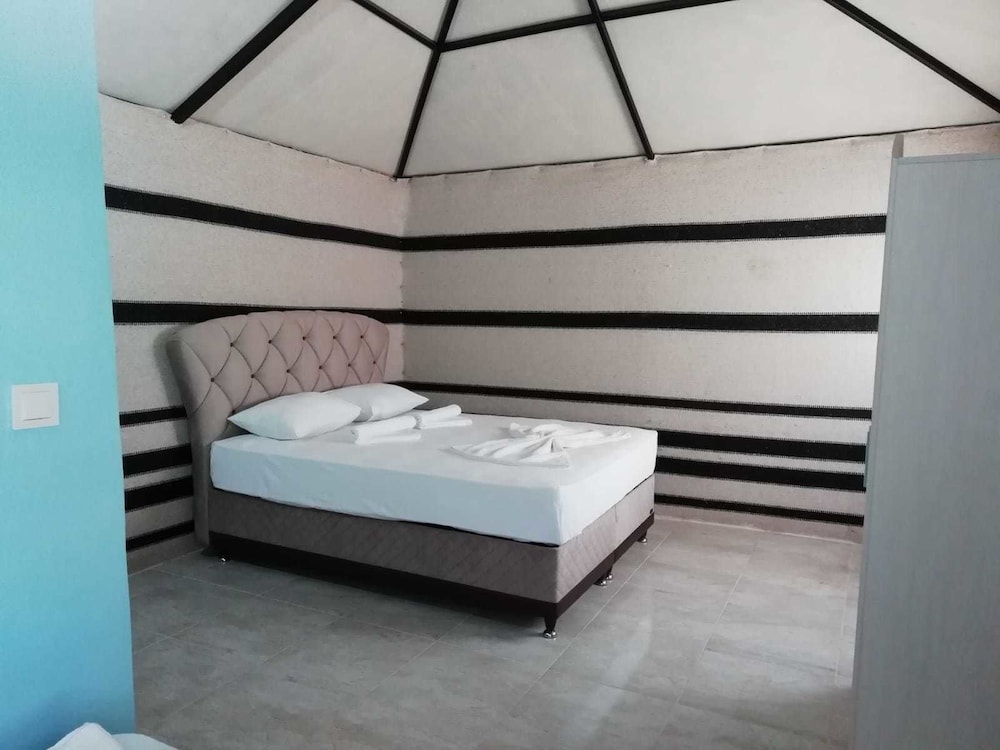 Tent (Triple) photo 1