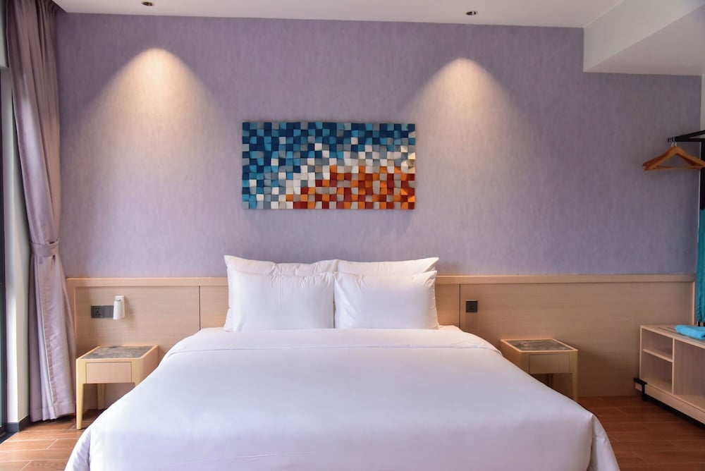 Superior Room, 1 Queen Bed, Balcony, Garden View