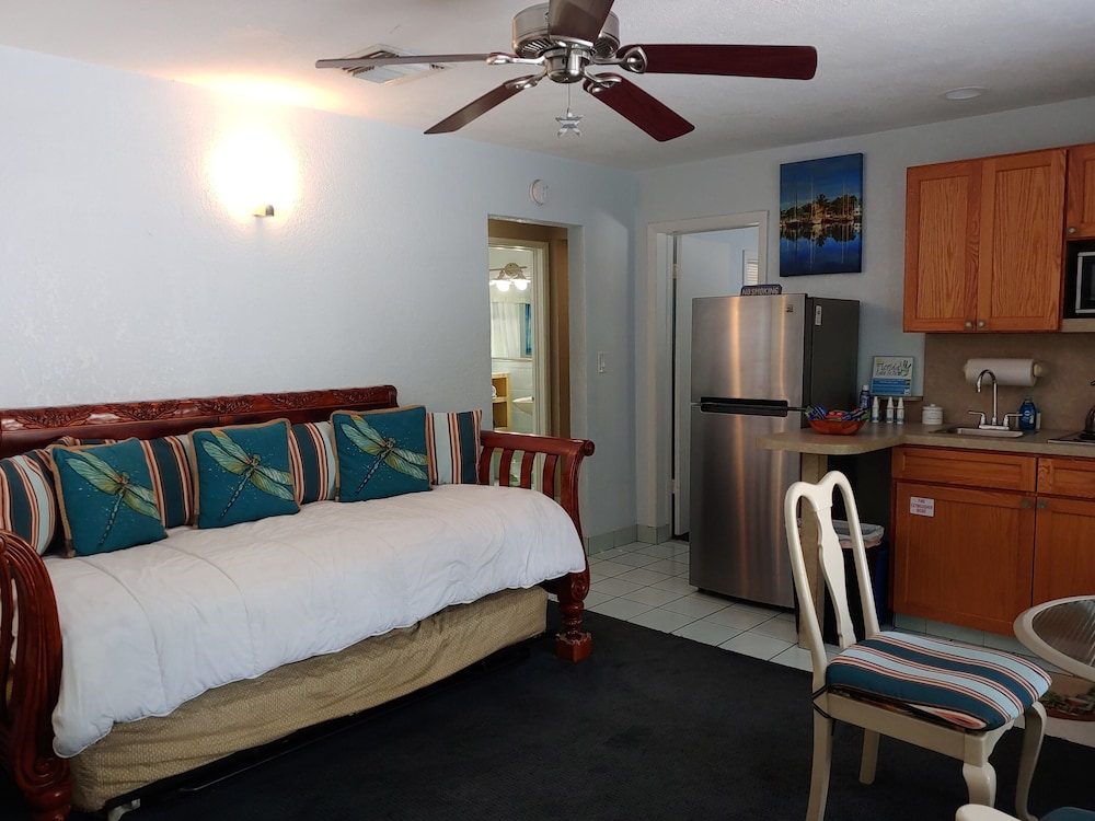Family Apartment, Private Bathroom (Sunset Suite) photo 2