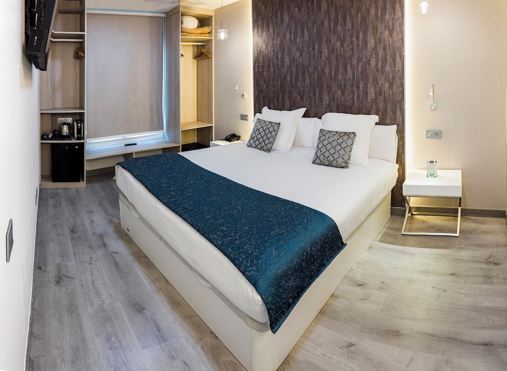 Standard Quadruple Room - Photo 6