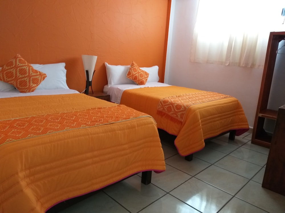 Classic Quadruple Room, 2 Double Beds (Naranja) photo 2