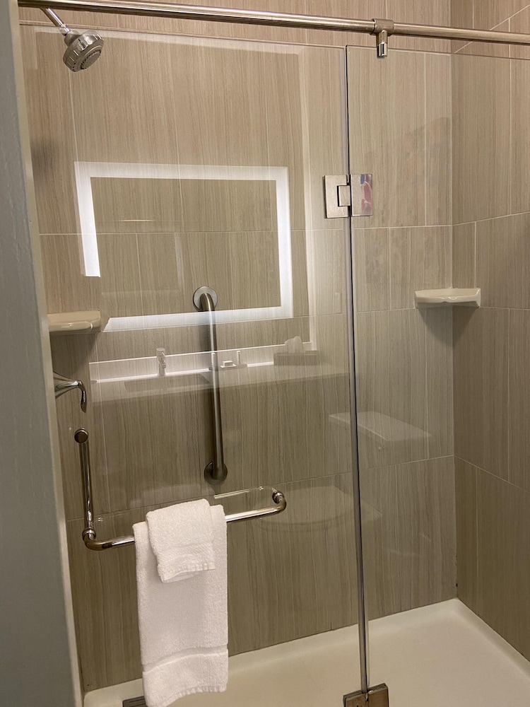 Deluxe Room, 1 King Bed, Non Smoking - Photo 2