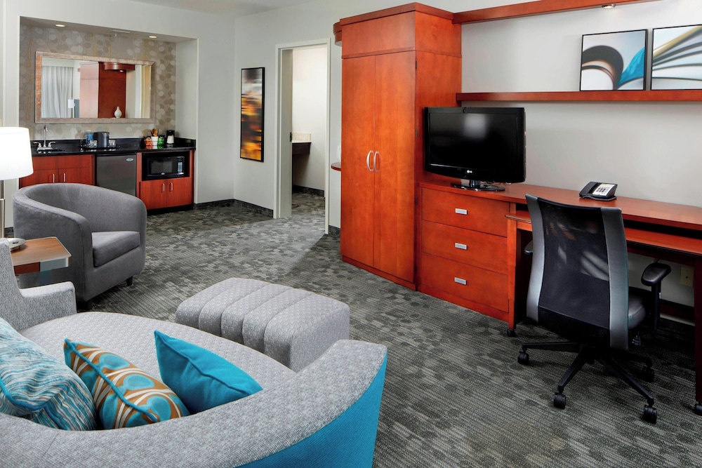 Suite, 1 Bedroom - Photo 3