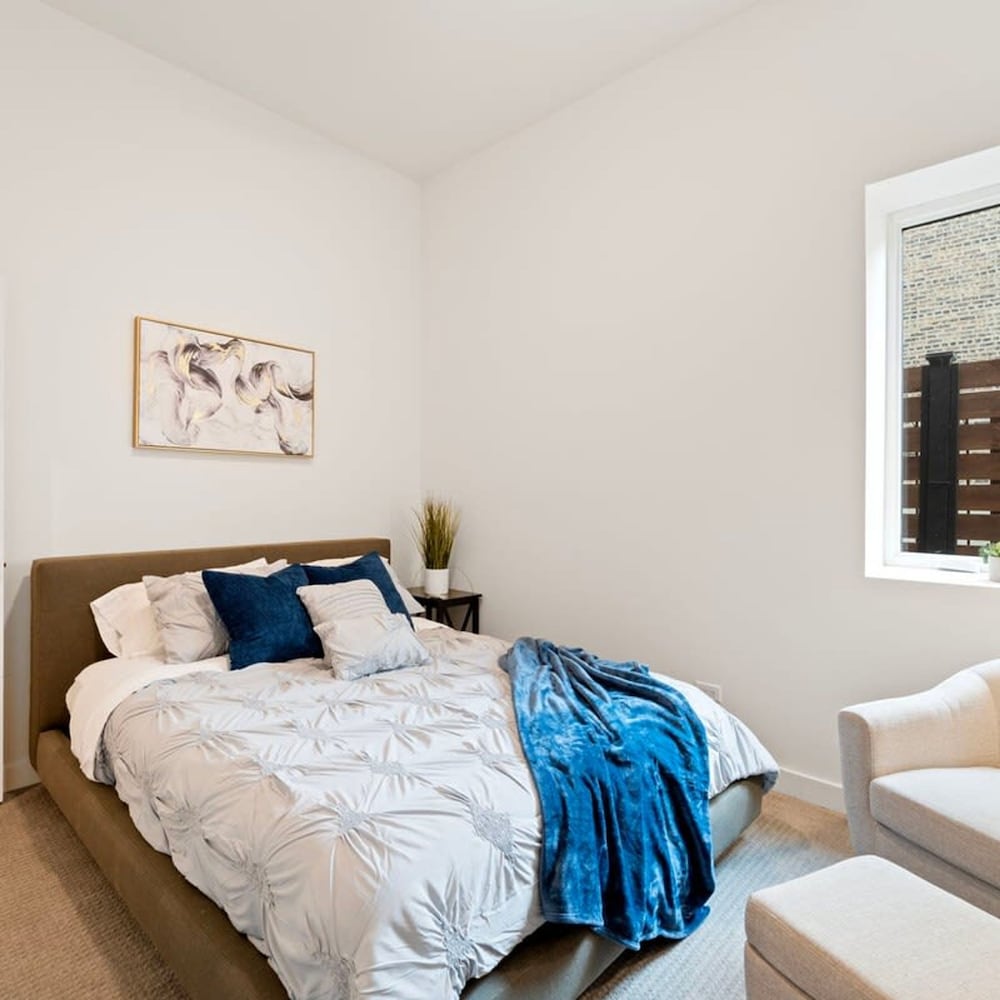 Chic 4-bedroom Haven Designer s Dream Home, Photo 28