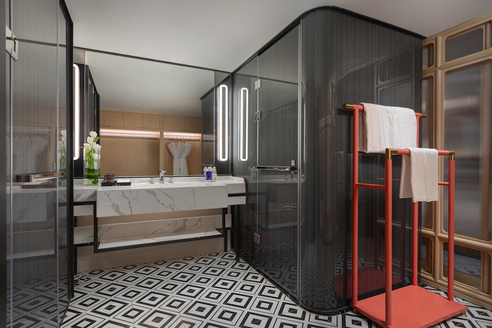 1 King Bed Grand - Photo 4