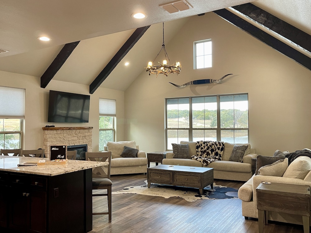 Luxury House, 4 Bedrooms, Patio, Lake View (Villa 608) photo 3