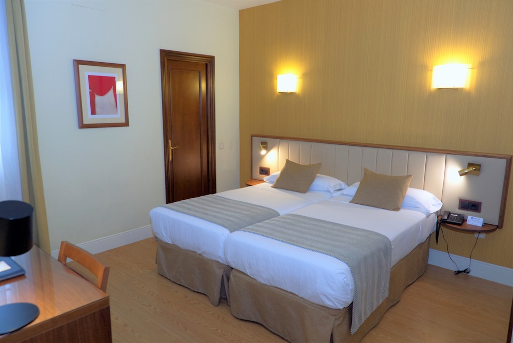Double or Twin Room - Photo 6