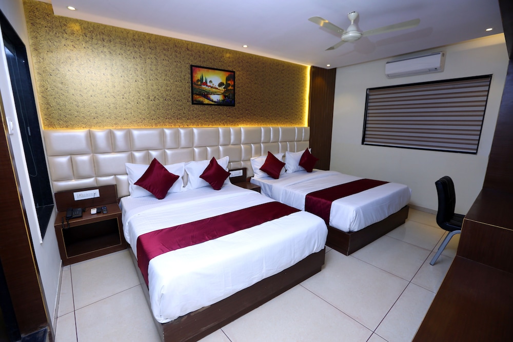 Family Room - Photo 3