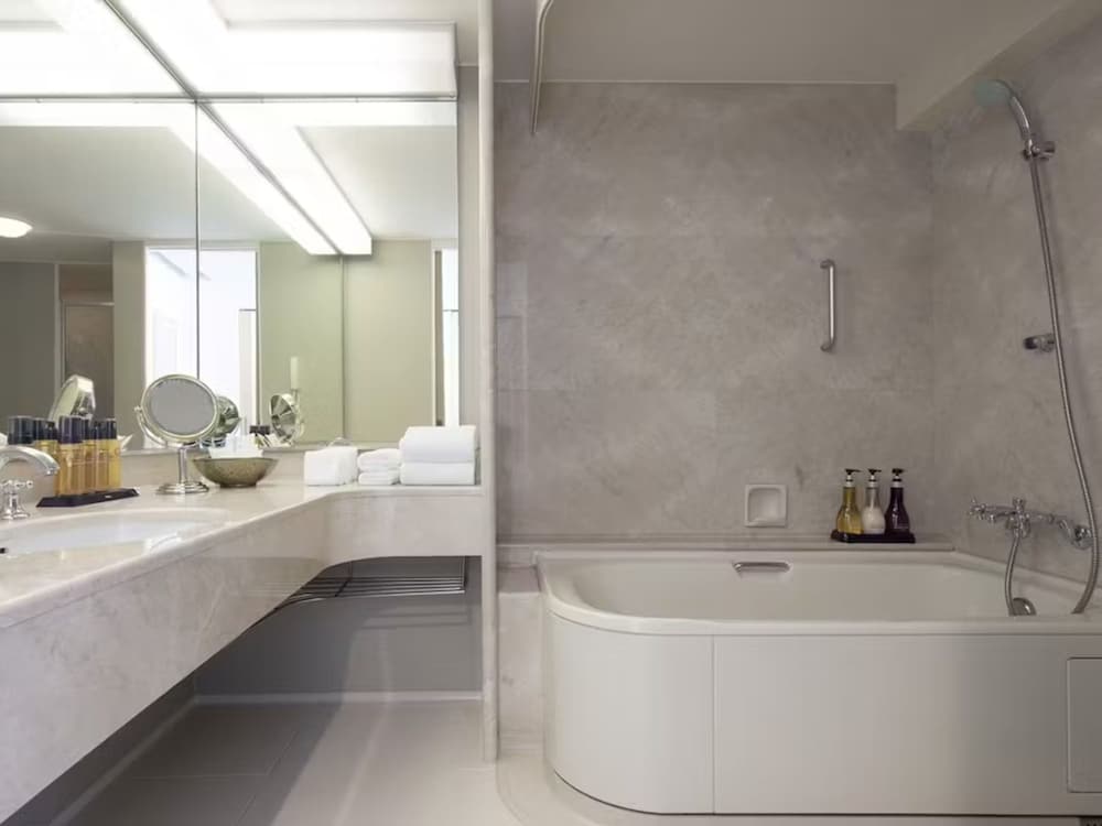 Signature Suite, 2 Twin Beds - Photo 4