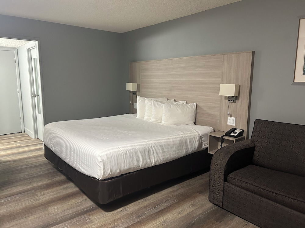 Room, 1 Queen Bed, Non Smoking (Efficiency) - Photo 1