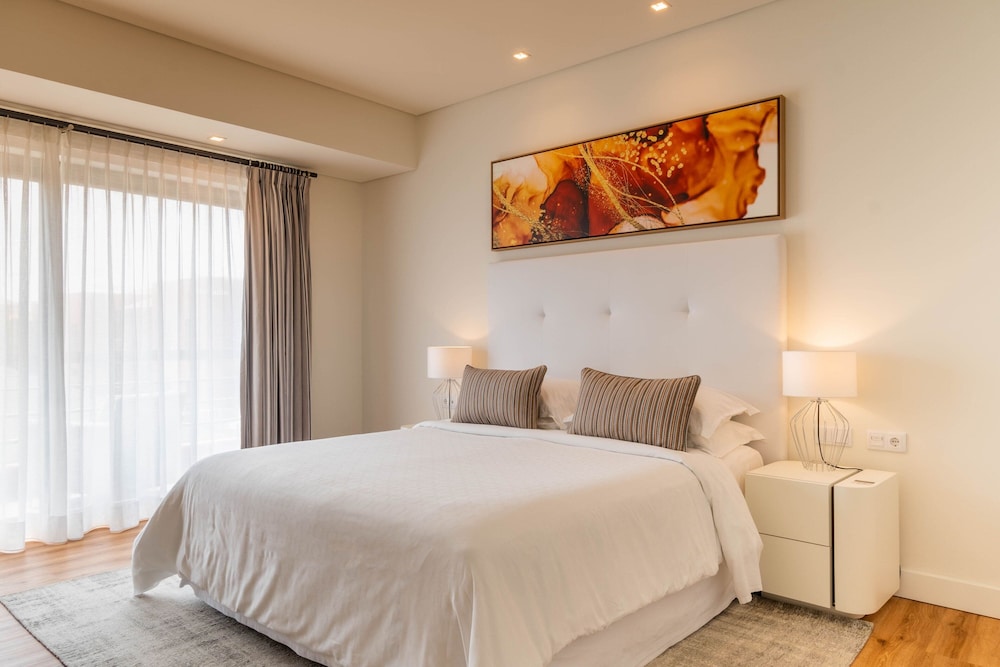 Premium Room, 1 Queen Bed, Resort View - Photo 4