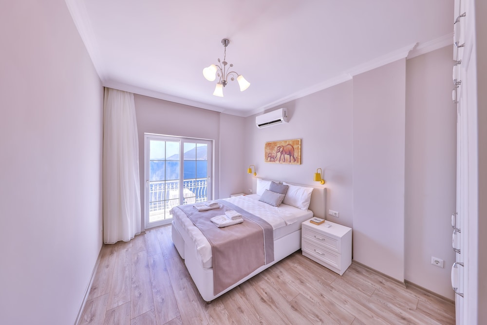 Villa, Pool Access, Sea View photo 1