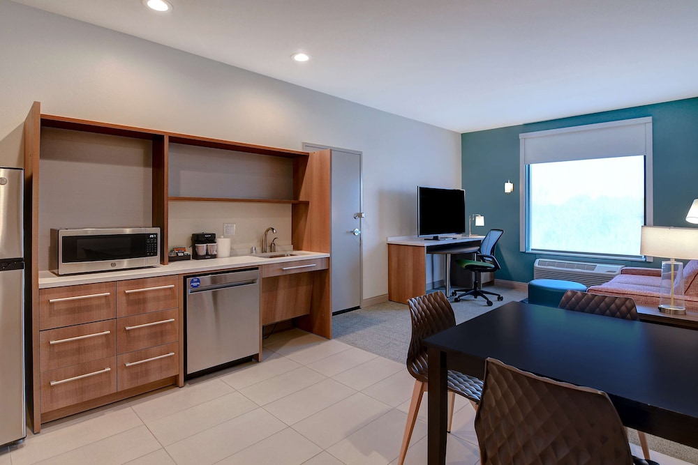 Suite, 1 Queen Bed, Accessible, Bathtub (Mobility & Hearing) - Photo 3