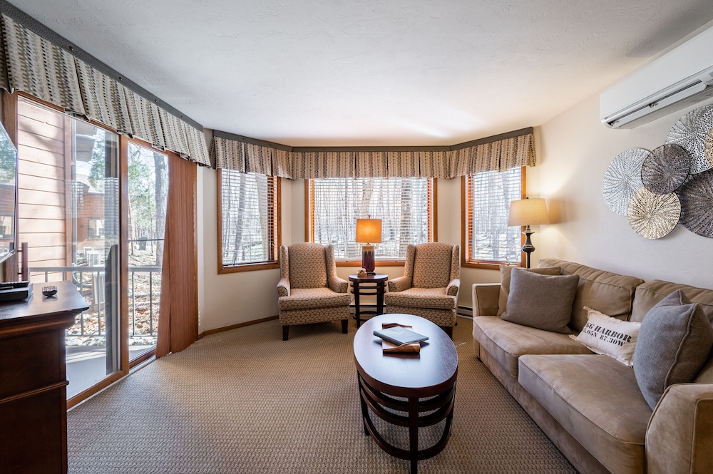 1 Bedroom 1 Bath King, Wood View photo 2