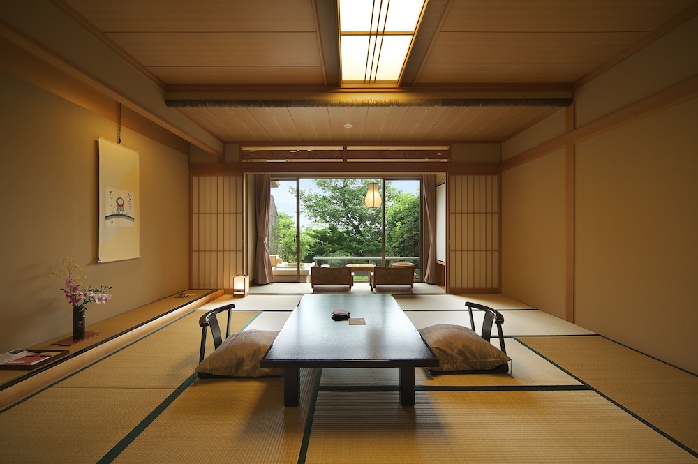 Deluxe Japanese Room with Outside Bath (12.5 Tatami Mats) photo 3