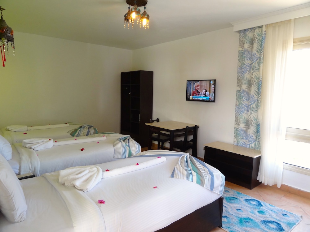 Economy Triple Room photo 1