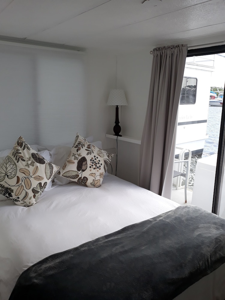 Romantic Bungalow, 1 Bedroom, Kitchen, Harbor View (Sea Turtle) photo 1