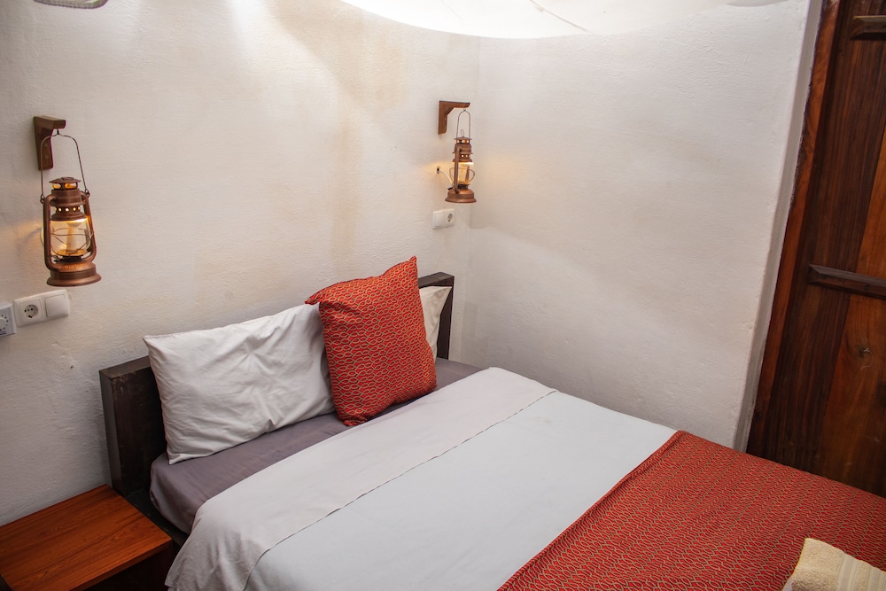 Economy Single Room, 1 Double Bed photo 2