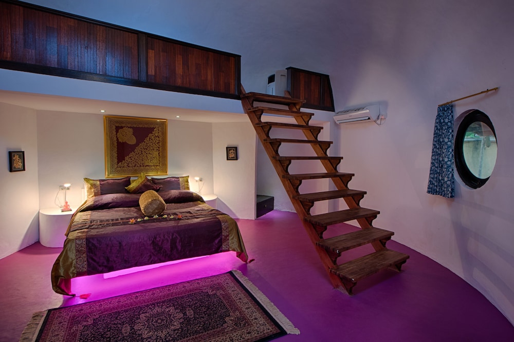1 Bedroom Loft Jacuzzi Villa photo 2