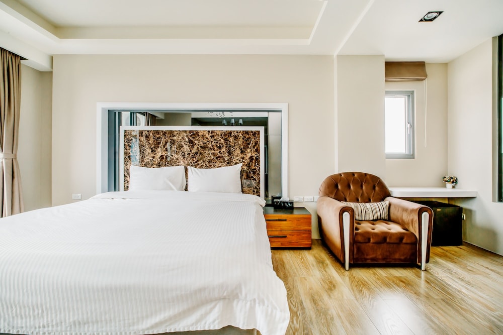 Grand Double Room, Balcony, Partial Ocean View photo 2