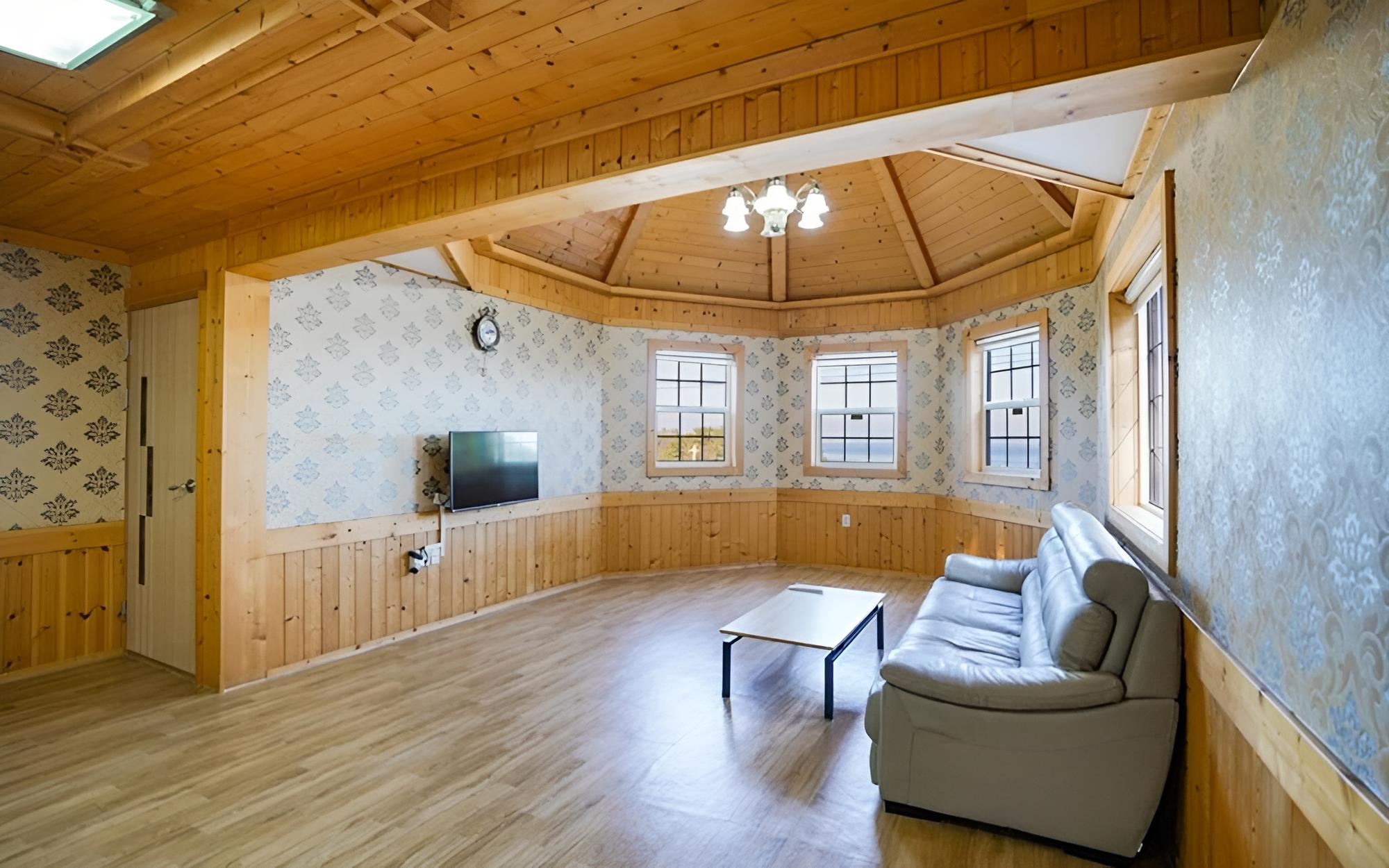 Room (Building A 201)