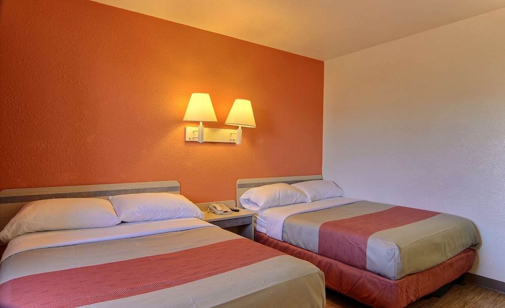 Standard Room, 2 Double Beds, Non Smoking photo 3