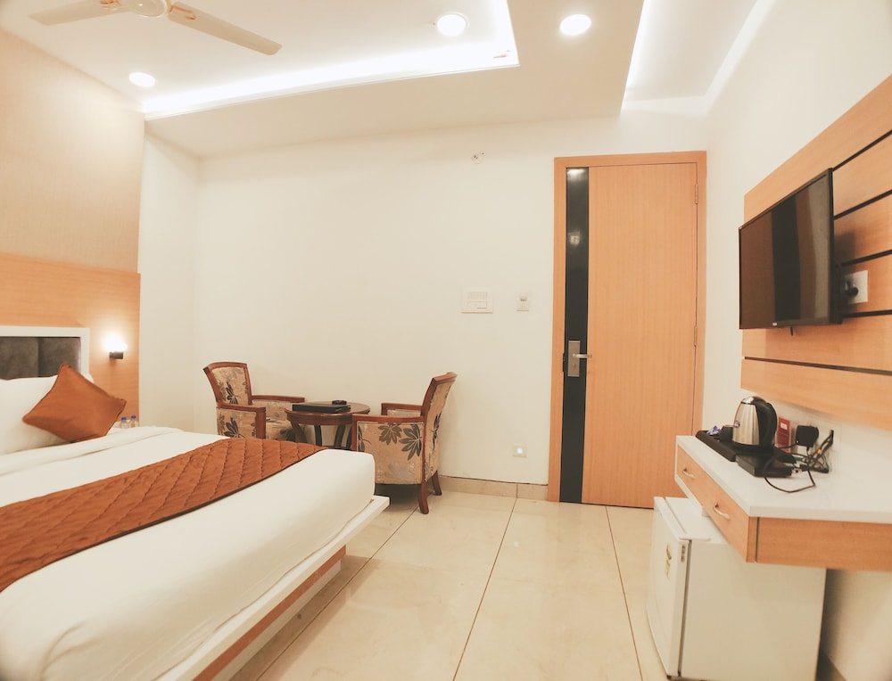 Deluxe Room - Photo 5