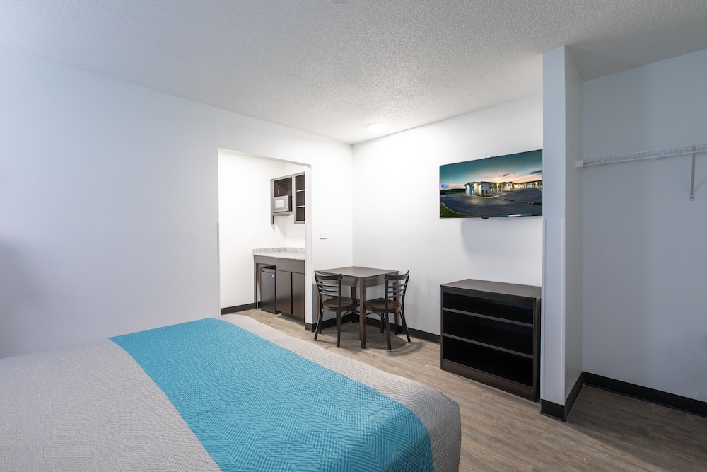 Premium Room, 1 Queen Bed, Non Smoking, Kitchen - Photo 1