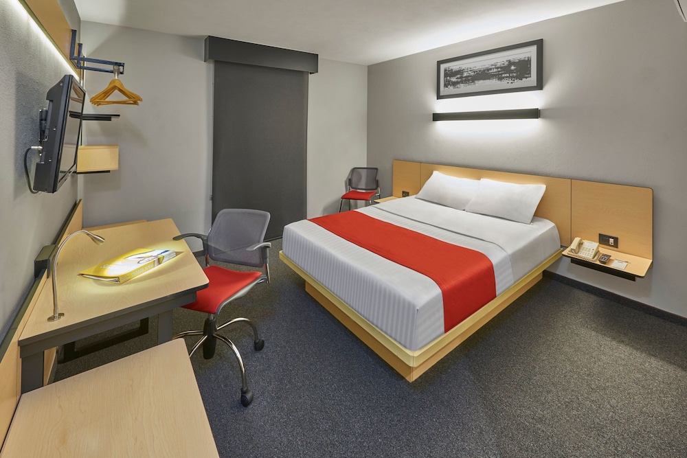 Room, 1 Queen Bed photo 1