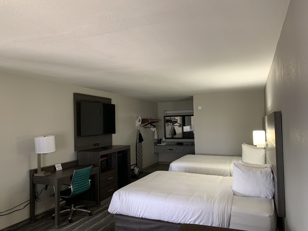 Suite, 2 Queen Beds - Photo 3