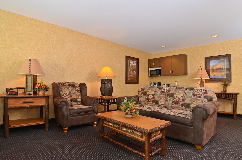 Suite, 1 King Bed, Non Smoking, Jetted Tub (with Sofabed) photo 2