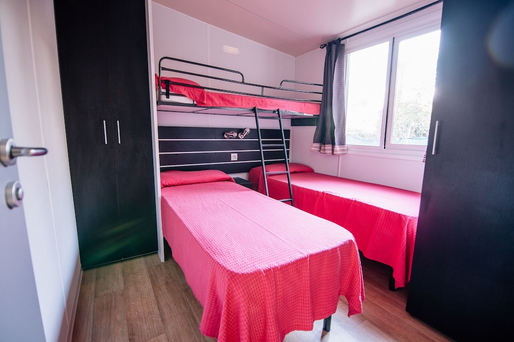 Deluxe Mobile Home, 2 Bedrooms, Patio photo 2