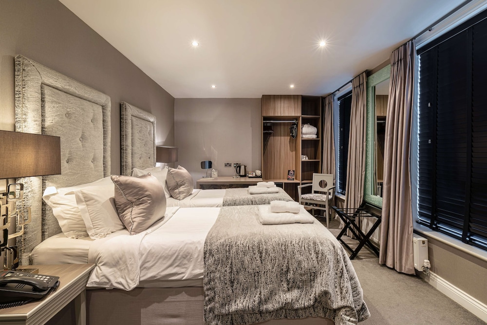 Superior Room, 1 King Bed, Non Smoking (Converts to 2 Twin Beds) - Photo 1