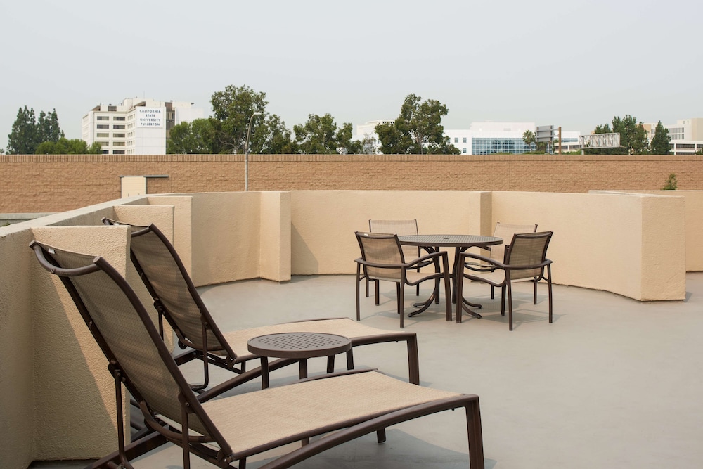 Suite, 1 King Bed, Balcony - Photo 6